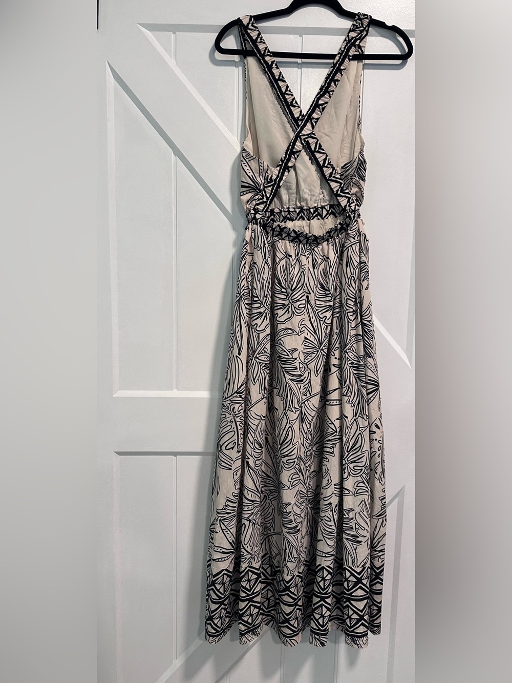 NWT Dress Forum Beige Maxi Dress with Black Botanical Print SIZE M - Picture 4 of 6